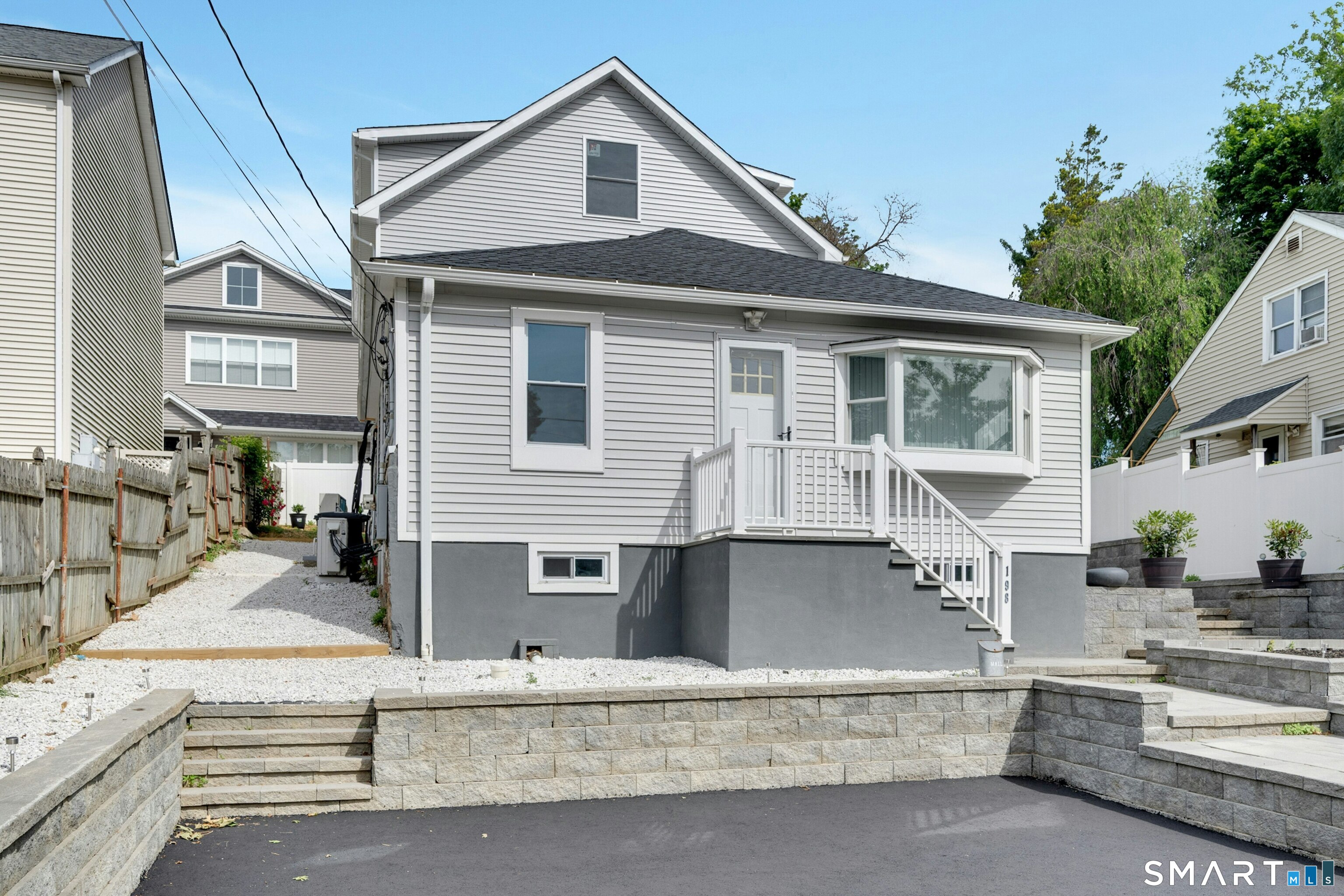 198 Castle Avenue, Fairfield, CT 06825 | For Sale at $899,000