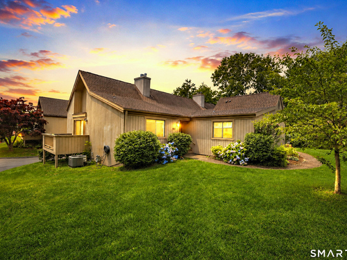  condo home for sale located at 407 Montauk Lane, b, Stratford, CT 06614