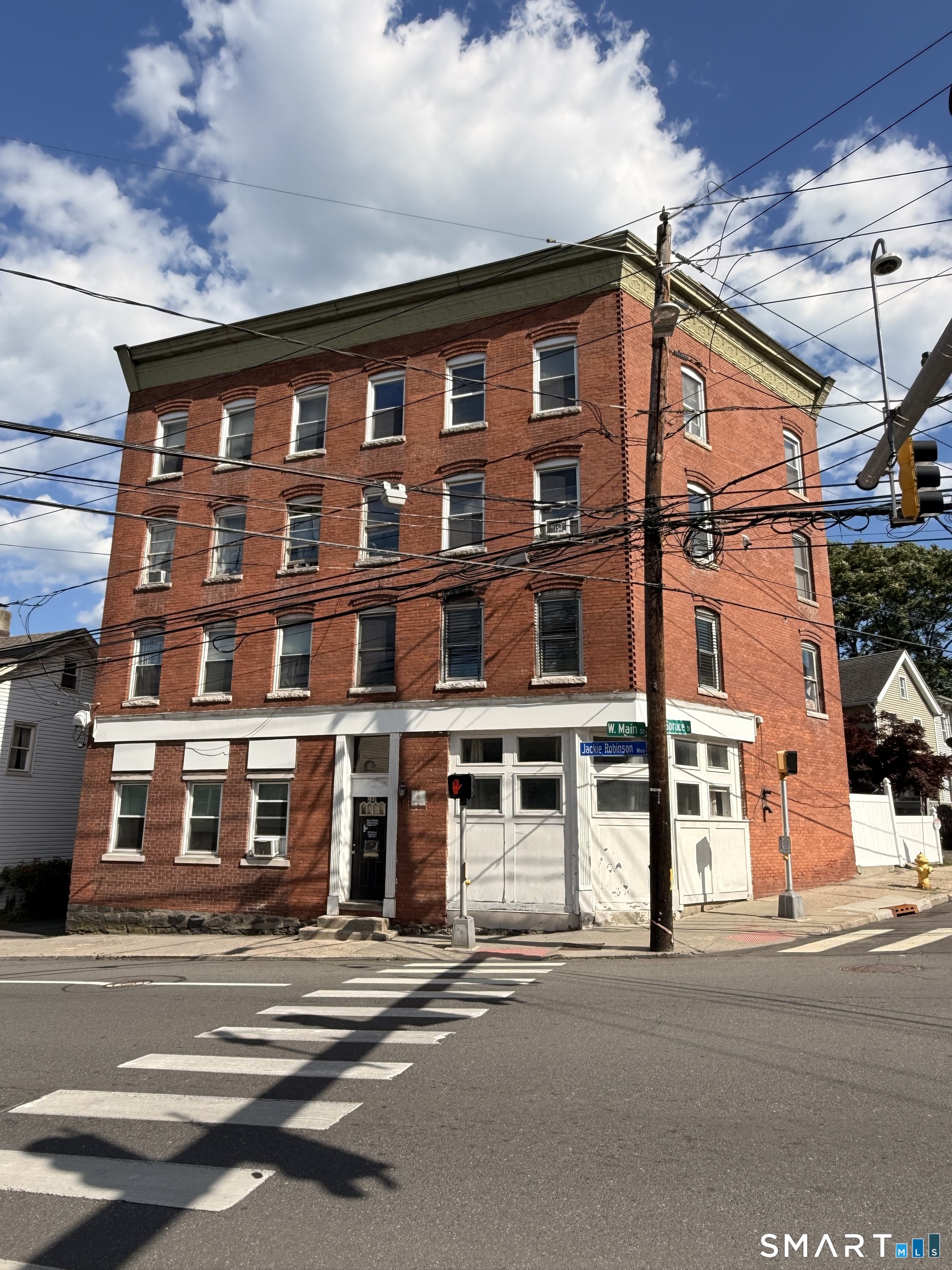 290 West Main Street, 4, Stamford, CT 06902 | For Sale at $285,000