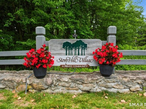  condo home for sale located at 135 Heatherwood Drive, 135, Brookfield, CT 06804