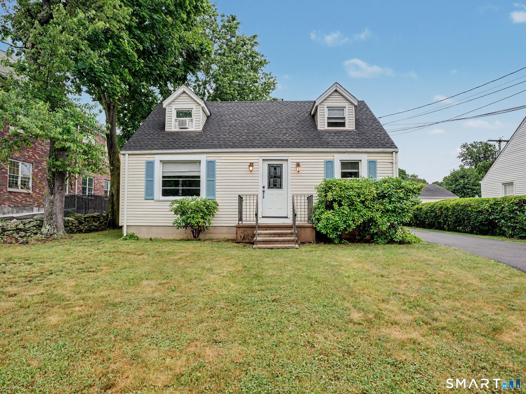 439 Stillson Road, Fairfield, CT 06824 | For Sale at $625,000