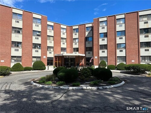  condo home for sale located at 1700 Broadbridge Avenue, b48, Stratford, CT 06614