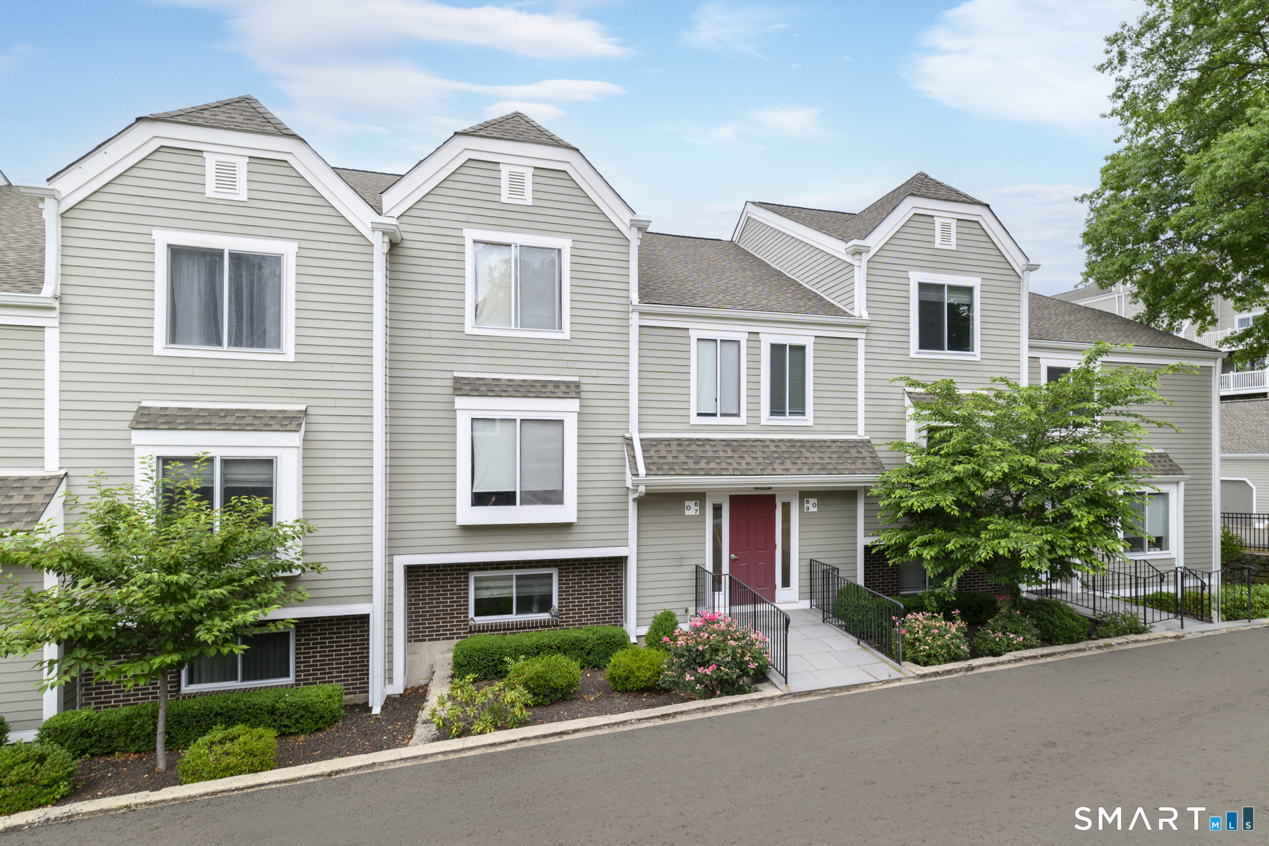 71 Aiken Street, o8, Norwalk, CT 06851 | For Sale at $525,000