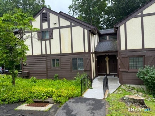  condo home for sale located at 10 Tara Drive, 10, Brookfield, CT 06804