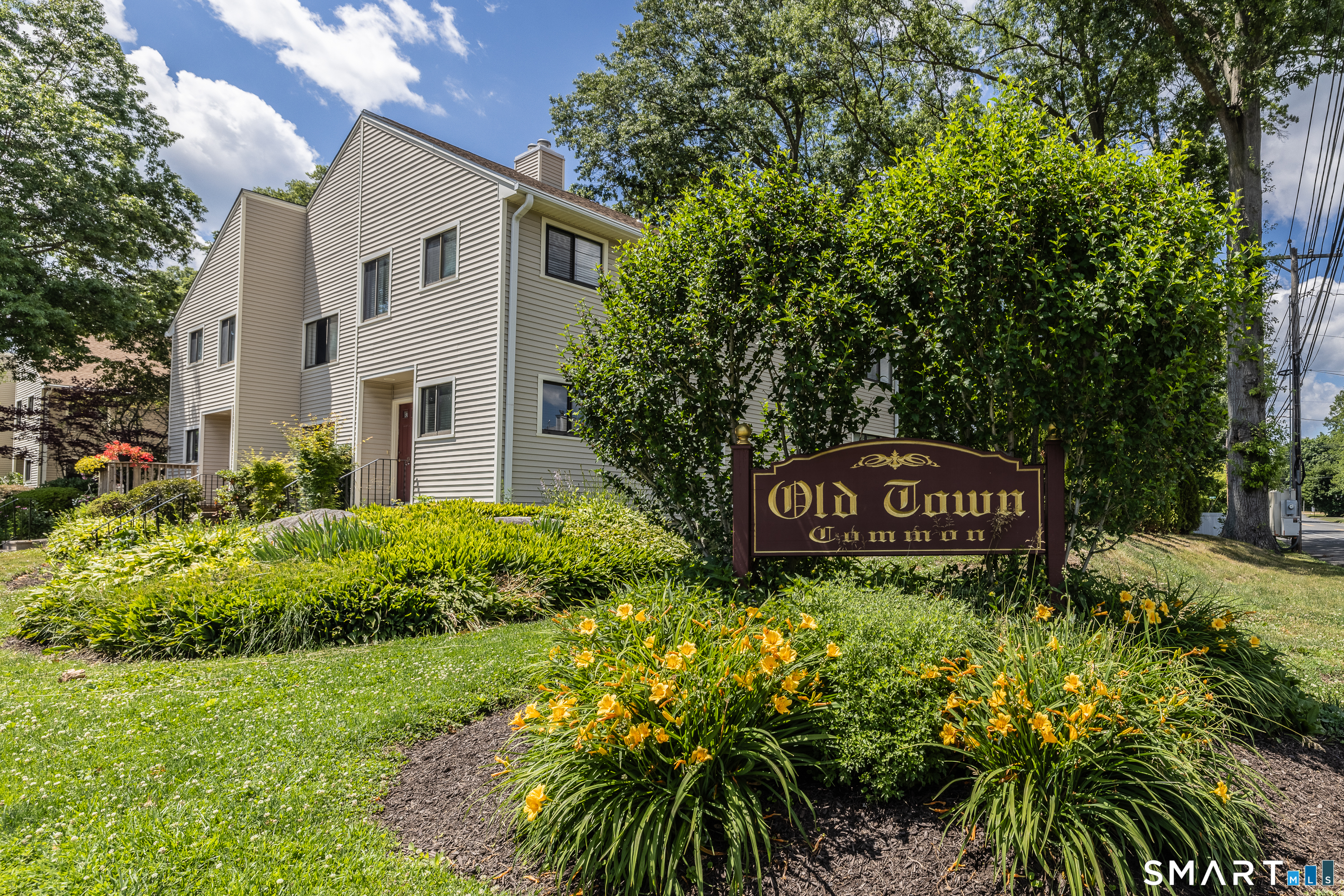 10 Lance Circle, 10, Bridgeport, CT 06606 | For Sale at $279,000