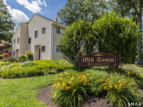  condo home for sale located at 10 Lance Circle, 10, Bridgeport, CT 06606