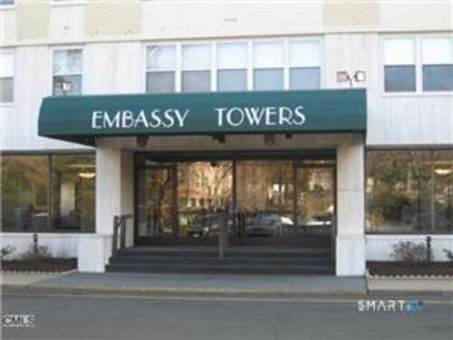  condo home for sale located at 2625 Park Avenue, 8l, Bridgeport, CT 06604