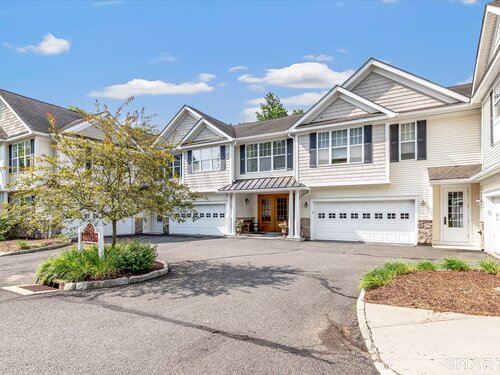  condo home for sale located at 76 Suzie Drive, 76, Newtown, CT 06470