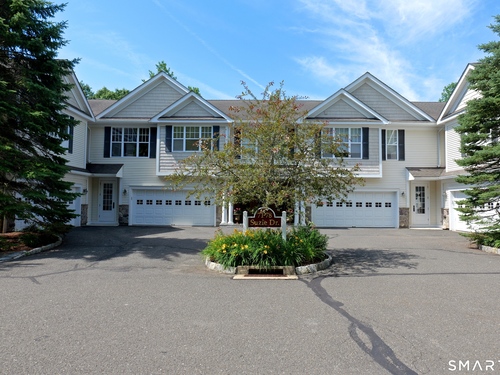  condo home for sale located at 76 Suzie Drive, 76, Newtown, CT 06470