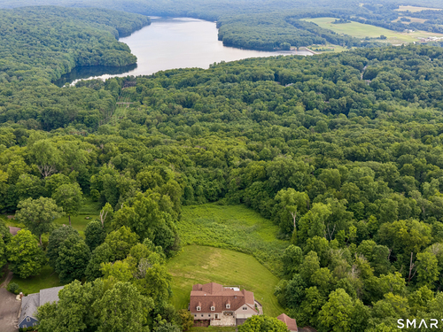  single family home for sale located at 8 Horseshoe Ridge Road, Newtown, CT 06482
