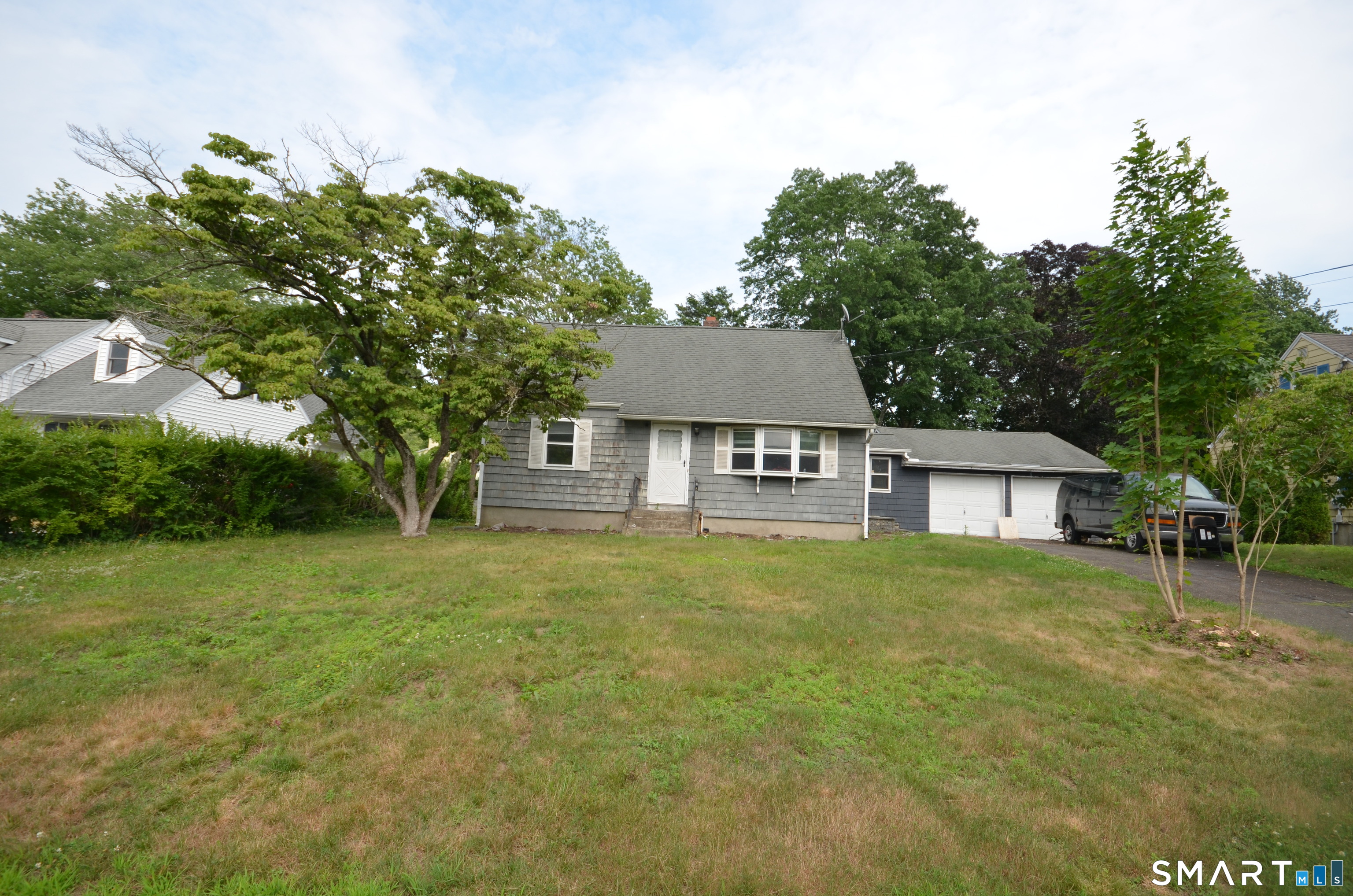 190 Sasapequan Road, Fairfield, CT 06824 | For Sale at $699,000