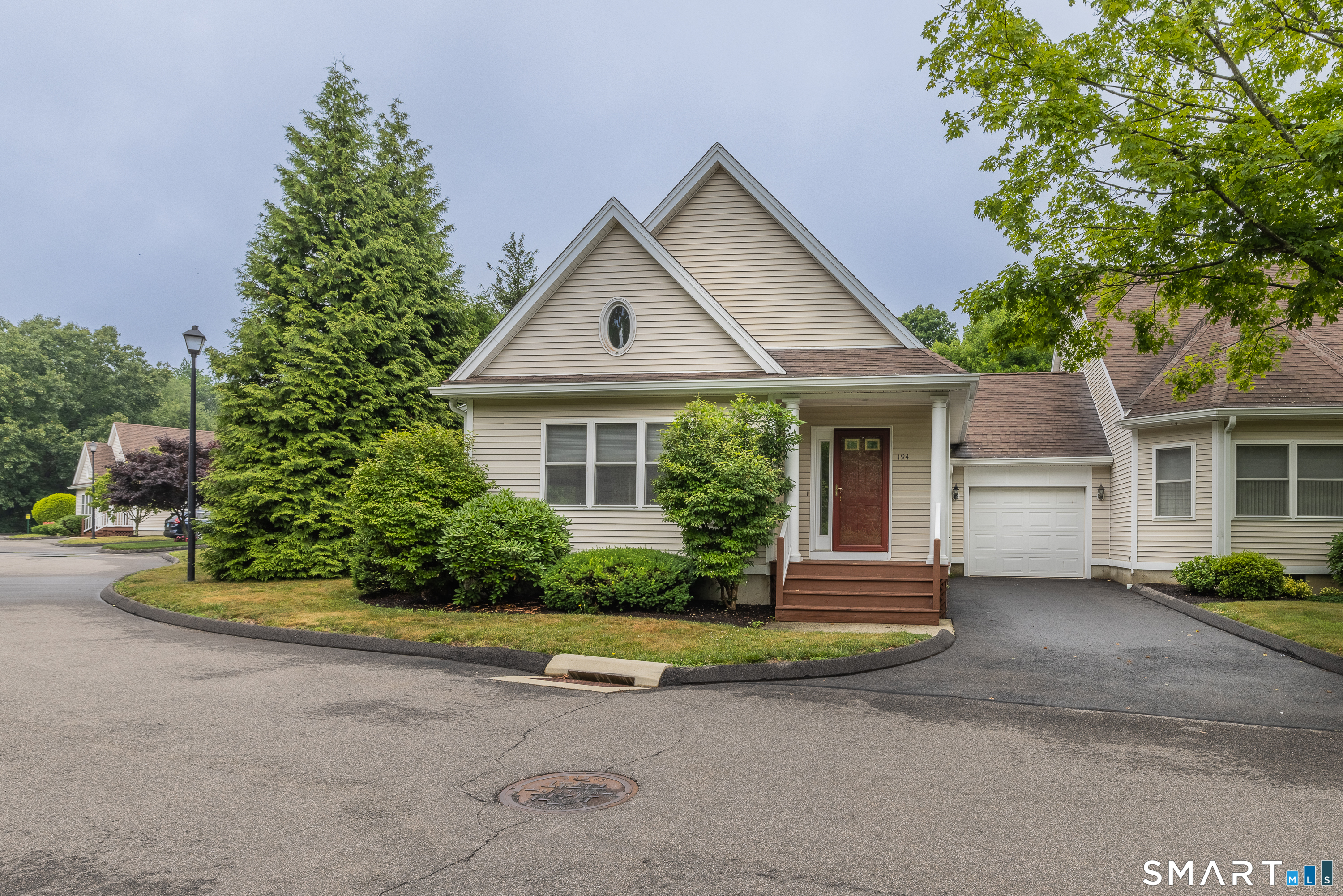 194 Summerfield Gardens, 194, Shelton, CT 06484 | For Sale at $475,000