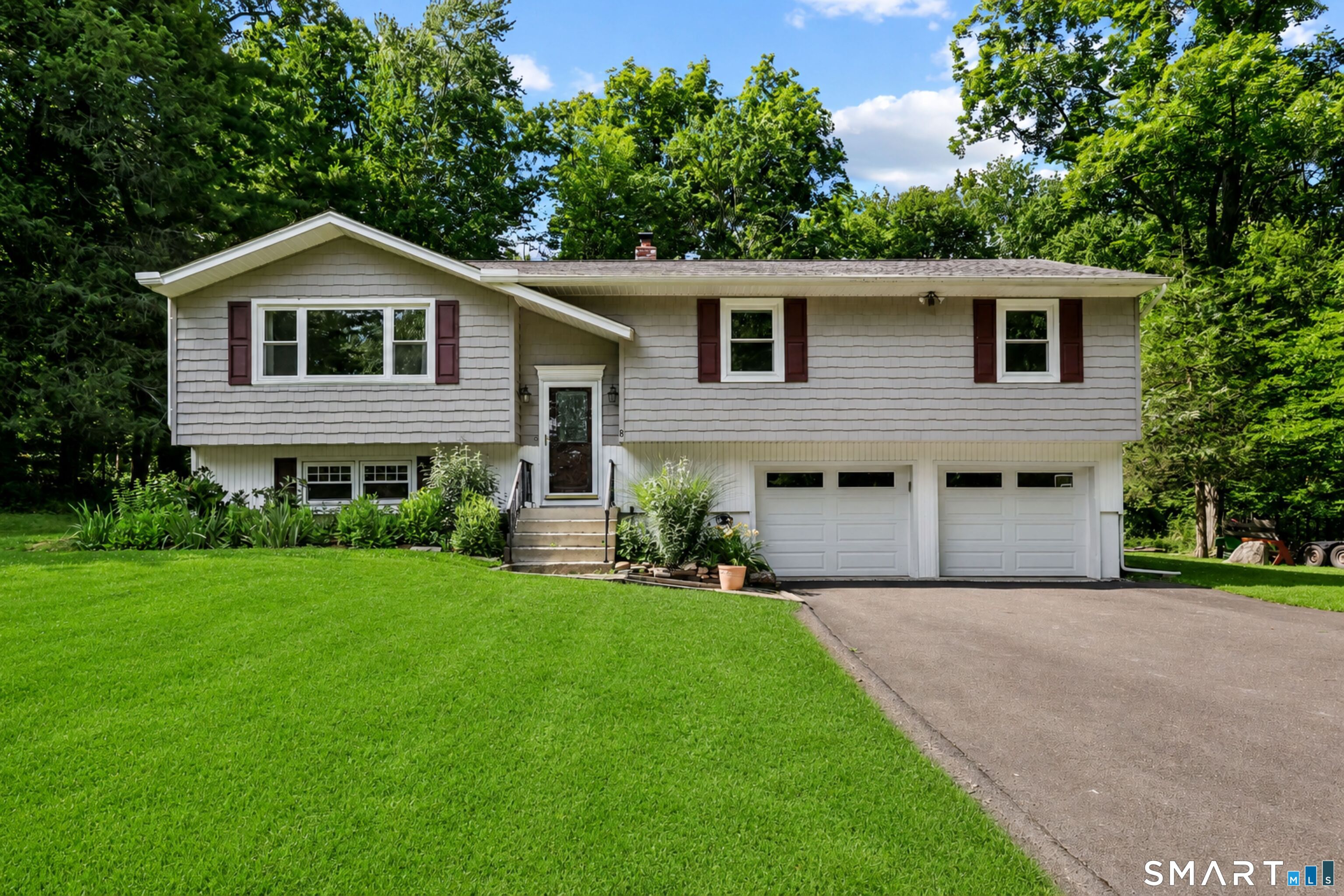 8 Fleetwood Drive, New Fairfield, CT 06812 | For Sale at $599,000