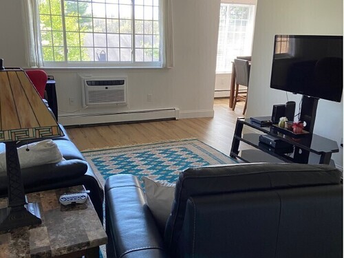 condo home for sale located at 6 Canterbury Court, 6, Brookfield, CT 06804