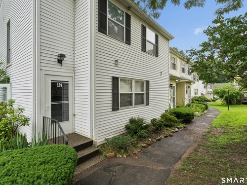  condo home for sale located at 25 Padanaram Road, 47, Danbury, CT 06811