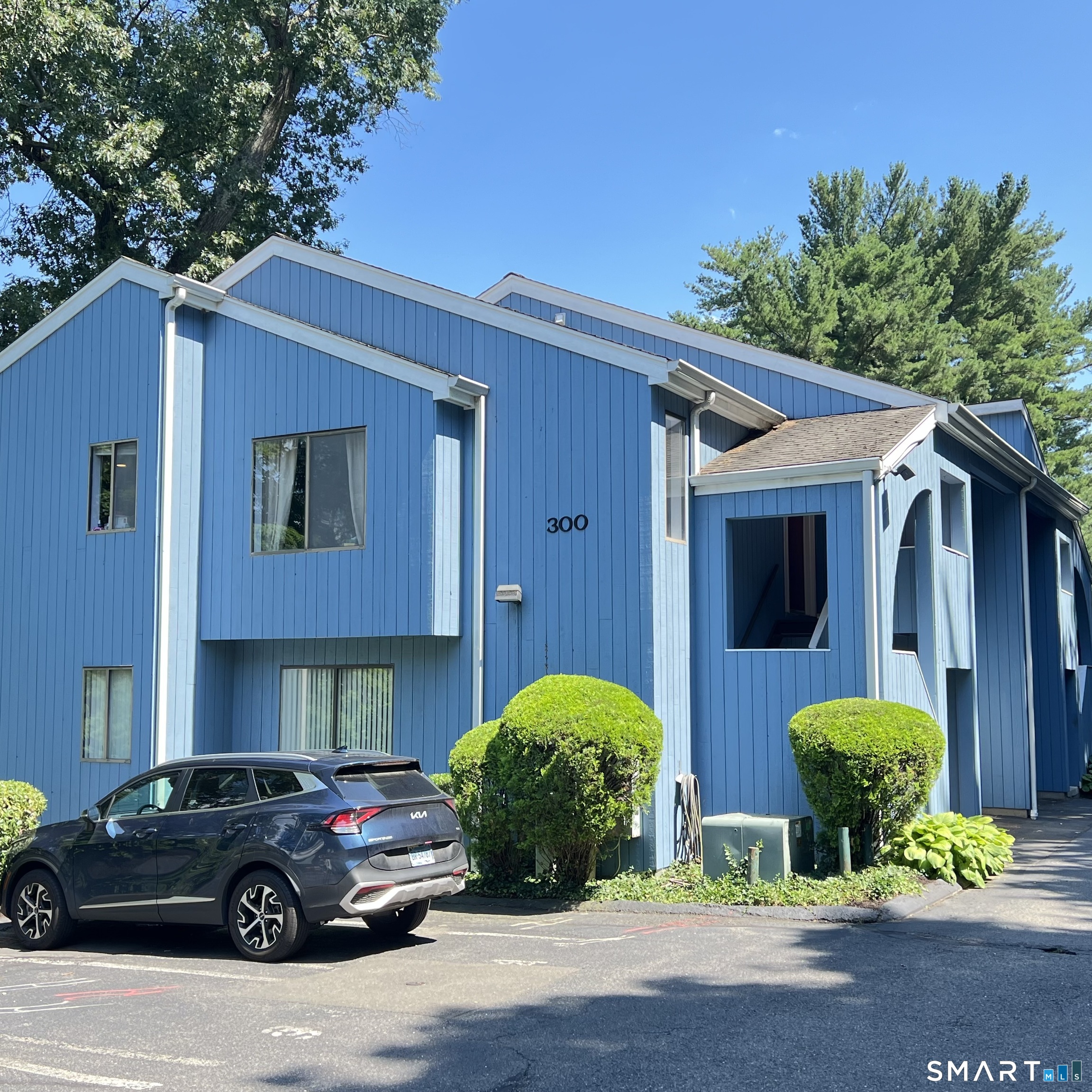 300 Flax Hill Road, 4, Norwalk, CT 06854 | For Sale at $435,000