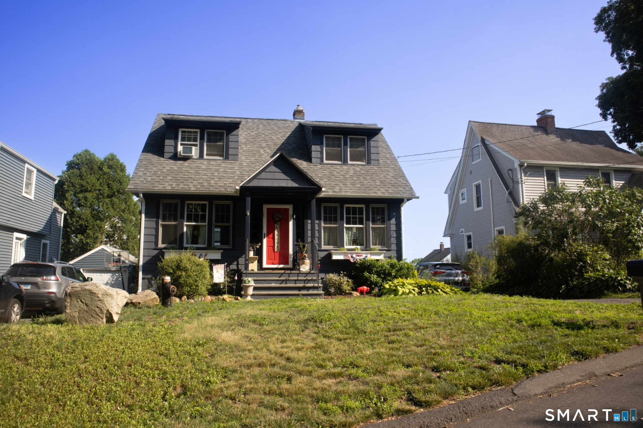 71 School Street, Fairfield, CT 06824 | For Sale at $655,000