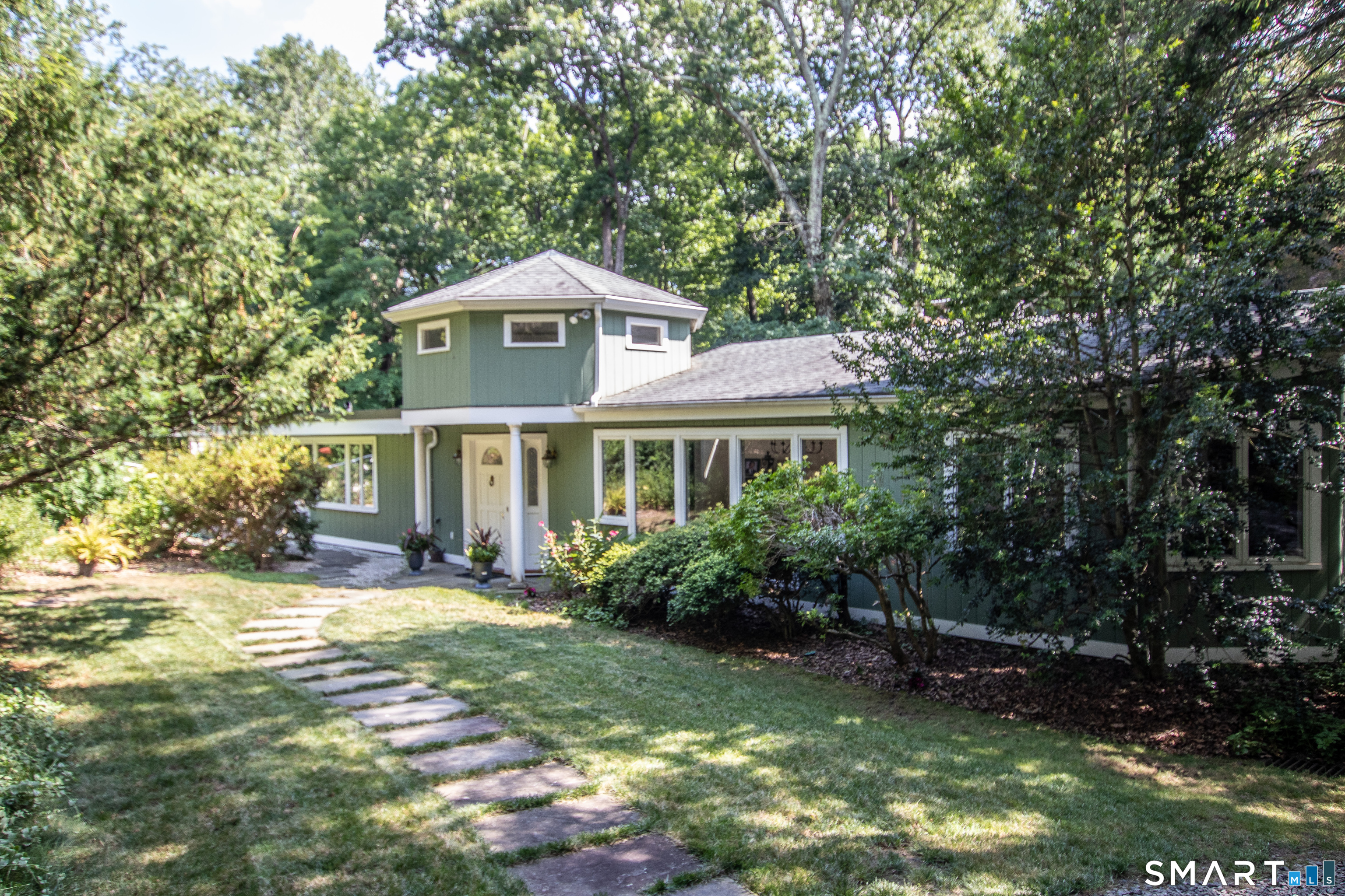 10 Steep Hollow Lane, Greenwich, CT 06807 | For Sale at $2,499,000