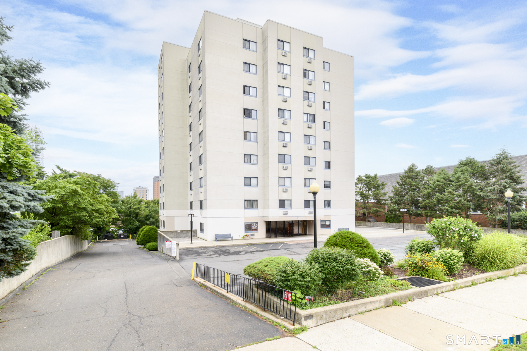 51 Schuyler Avenue, 3b, Stamford, CT 06902 | For Sale at $299,900