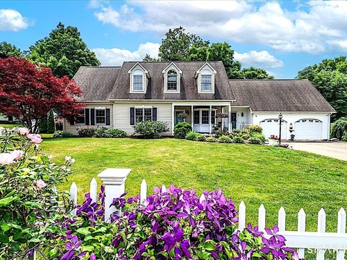  single family home for sale located at 6 Elizabeth Street, Newtown, CT 06470