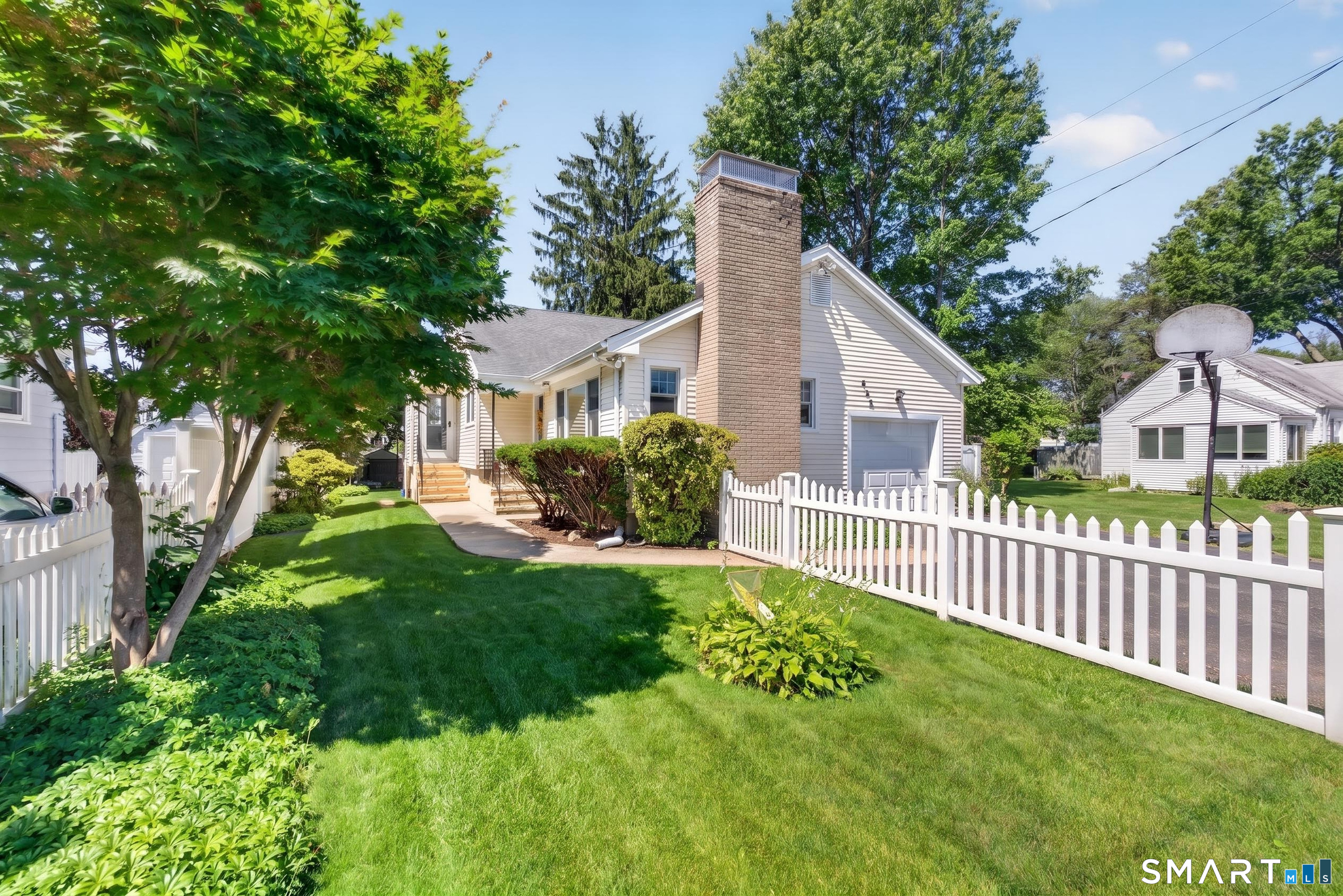 633 High Street, Fairfield, CT 06824 | For Sale at $599,000