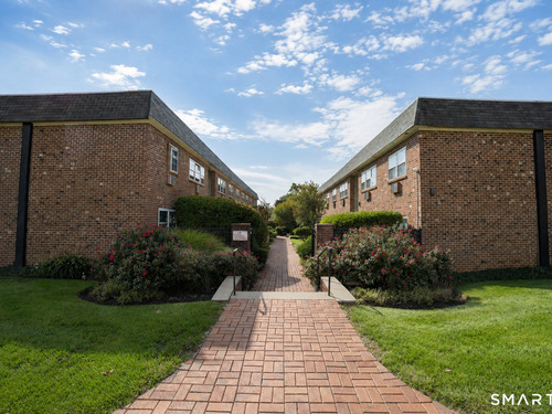  condo home for sale located at 637 Cove Road, d5, Stamford, CT 06902
