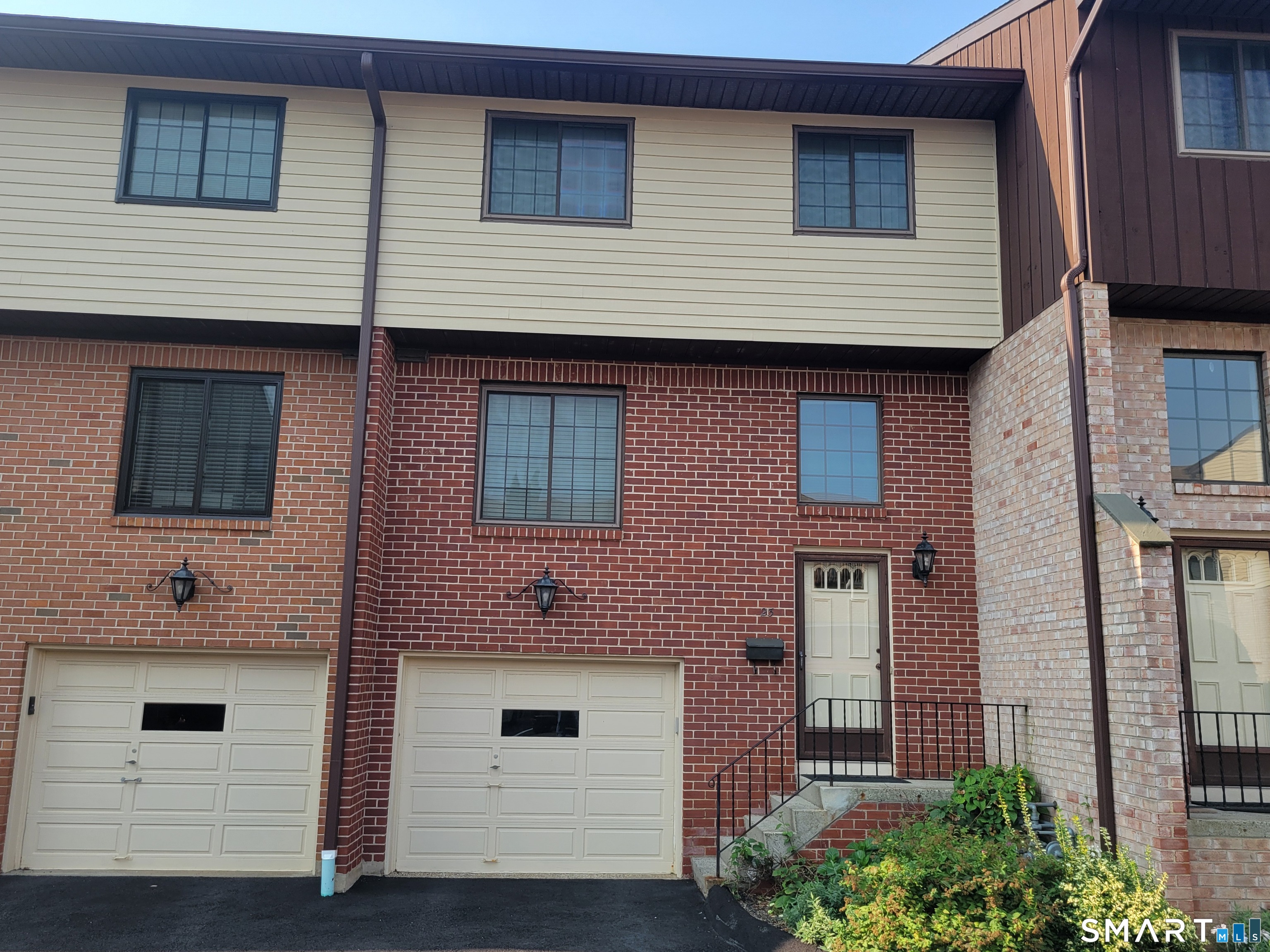 237 Strawberry Hill Avenue, 23, Stamford, CT 06902 | For Sale at $575,000