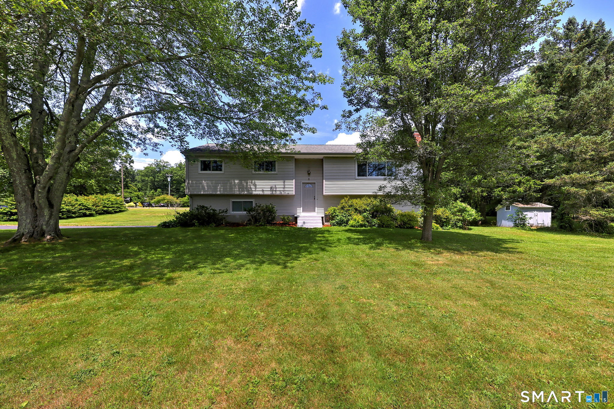 31 Paugussett Road, Newtown, CT 06482 | For Sale at $580,000