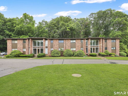  condo home for sale located at 3 Murphys Lane, 14, Shelton, CT 06484