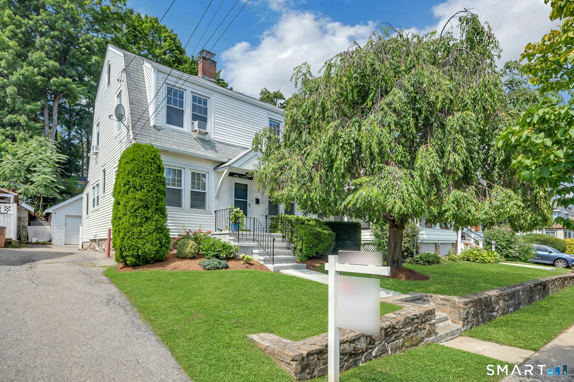 218 Knickerbocker Avenue, Stamford, CT 06907 | For Sale at $689,000