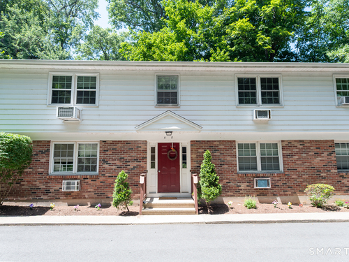  condo home for sale located at 646 Howe Avenue, 8, Shelton, CT 06484