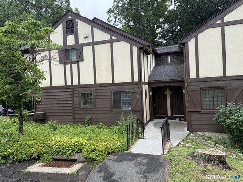  condo home for sale located at 10 Tara Drive, 10, Brookfield, CT 06804