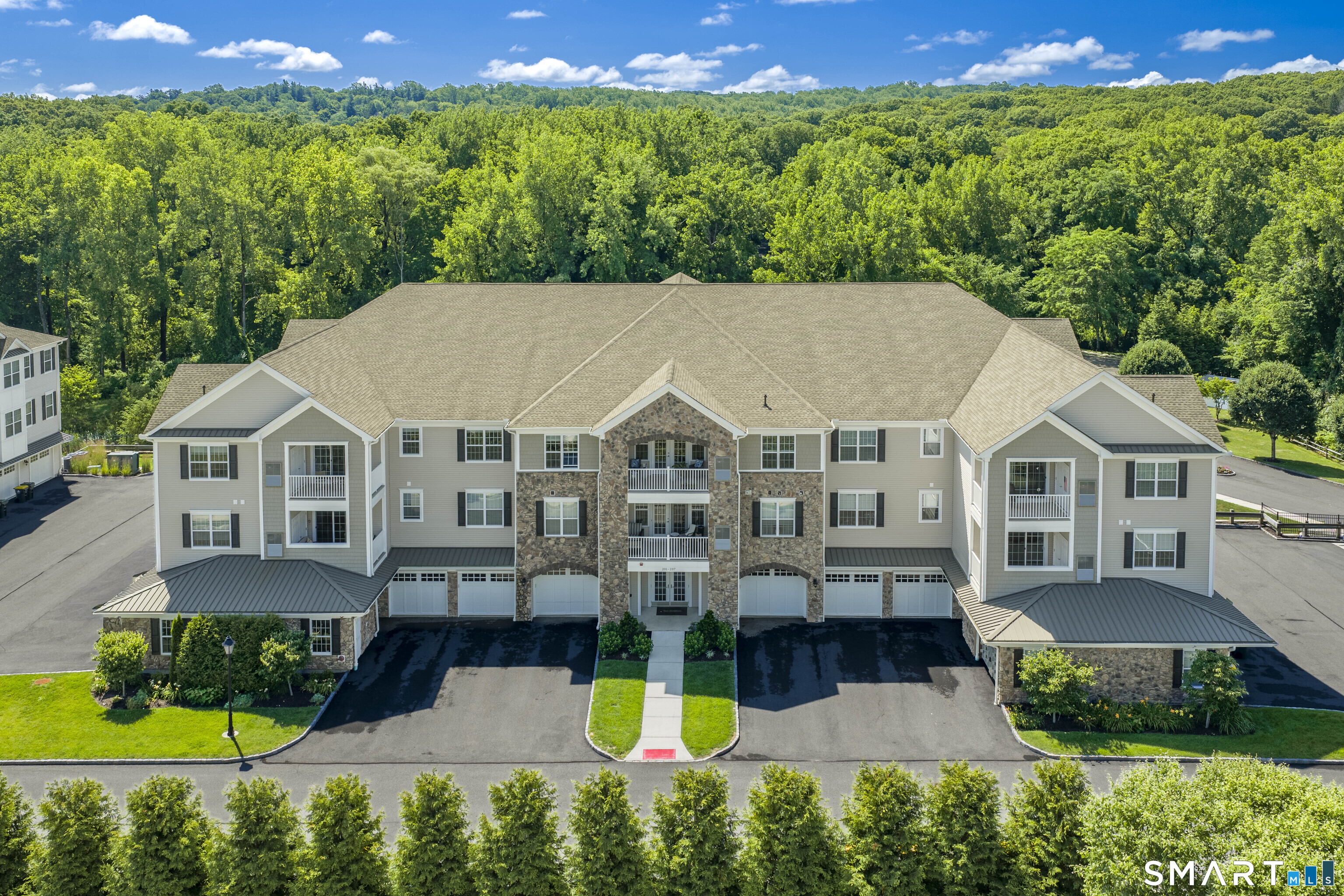 232 Brookside Court, 232, Newtown, CT 06470 | For Sale at $595,000
