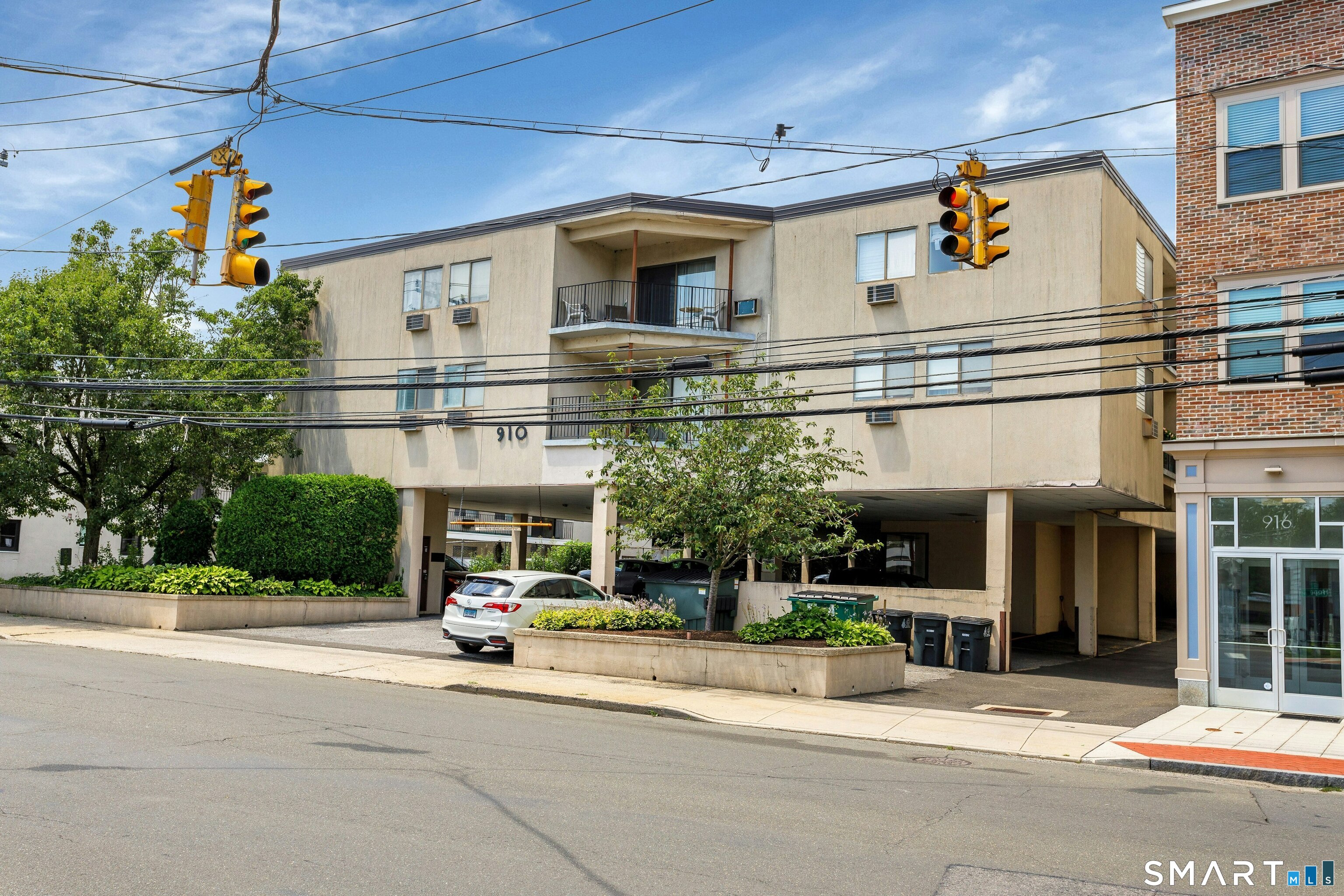 910 Hope Street, 2b, Stamford, CT 06907 | For Sale at $339,000