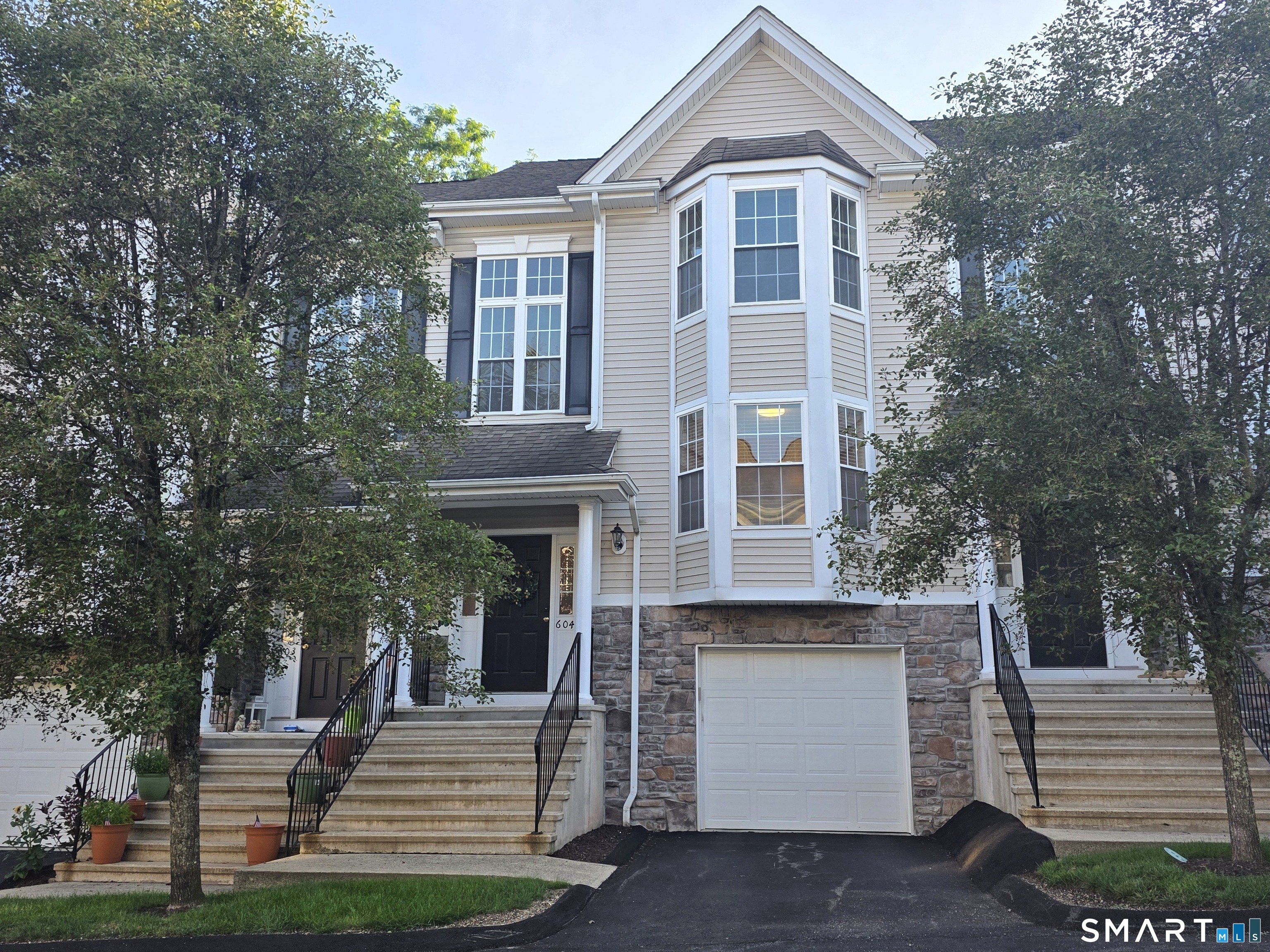 604 Sienna Drive, 604, Danbury, CT 06810 | For Sale at $465,000