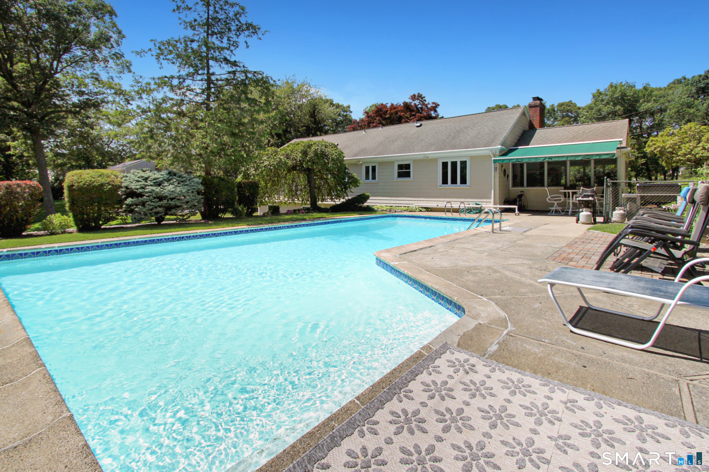 21 Twin Circle Drive, Trumbull, CT 06611 | For Sale at $769,000