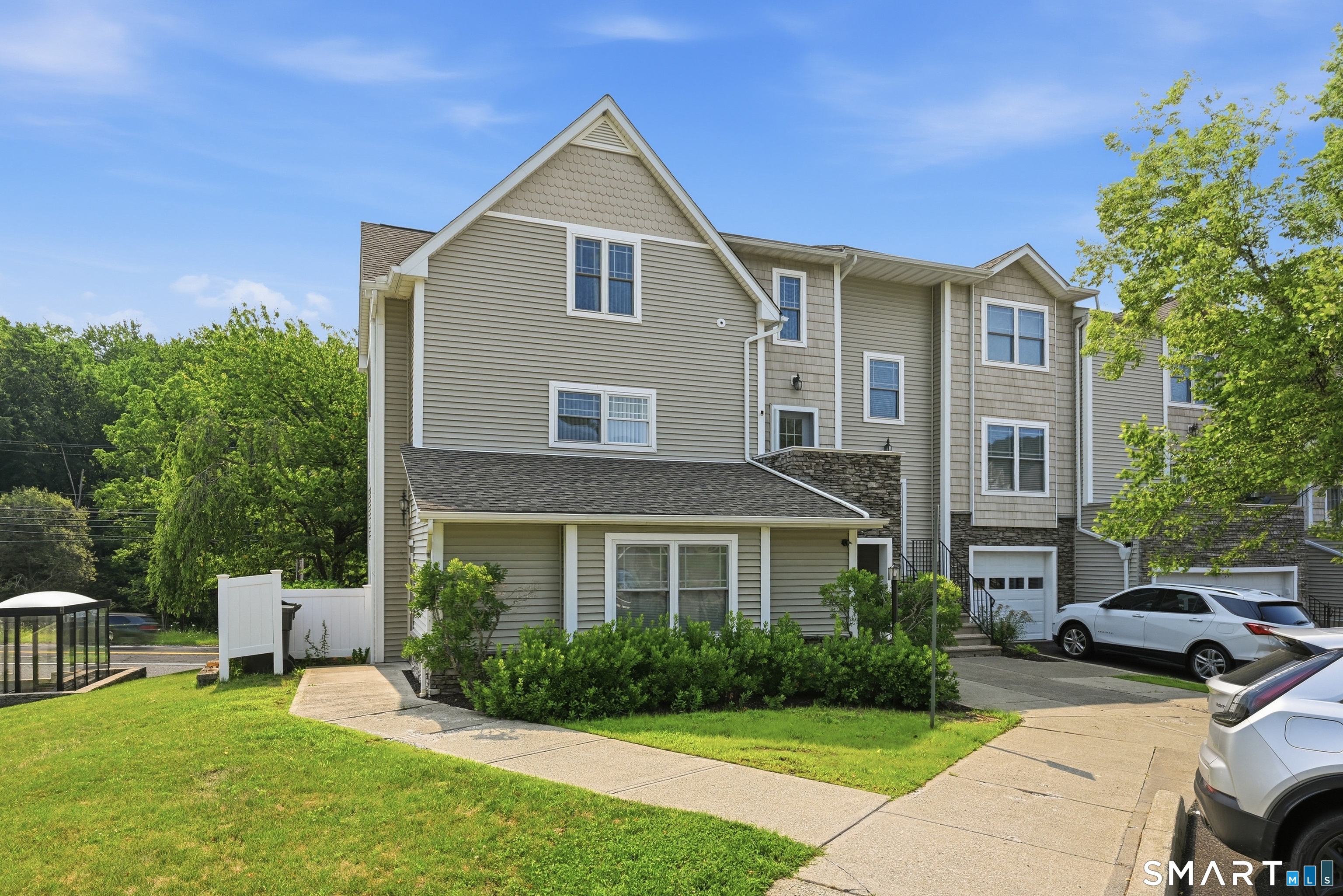 2 Stetson Place, 2, Danbury, CT 06811 | For Sale at $389,900