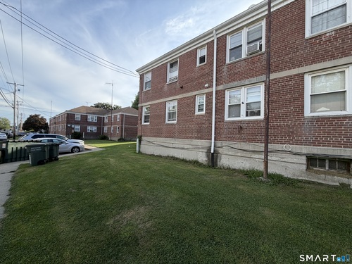  co-op home for sale located at 325 North Bishop Avenue, bld 93 apt 25, Bridgeport, CT 06610
