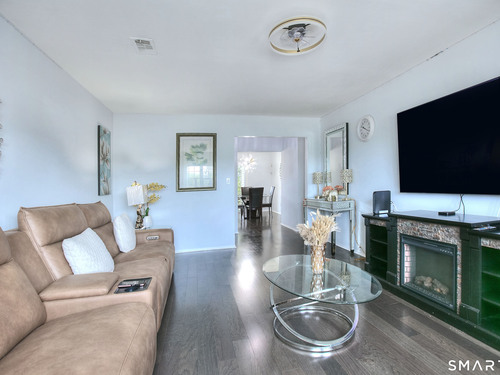  condo home for sale located at 50 Greenhouse Road, 57d, Bridgeport, CT 06606