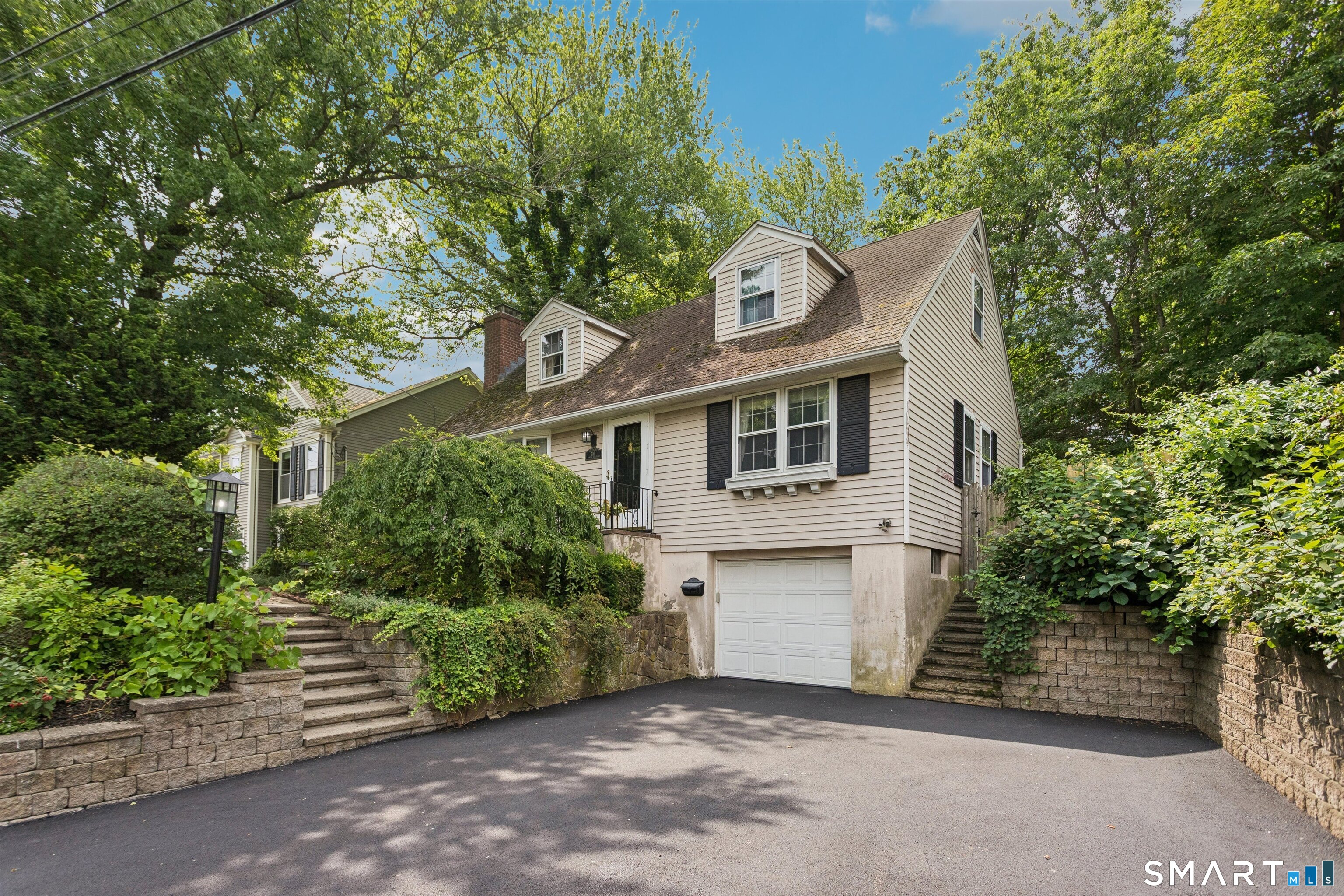 781 Tunxis Hill Road, Fairfield, CT 06824 | For Sale at $642,000