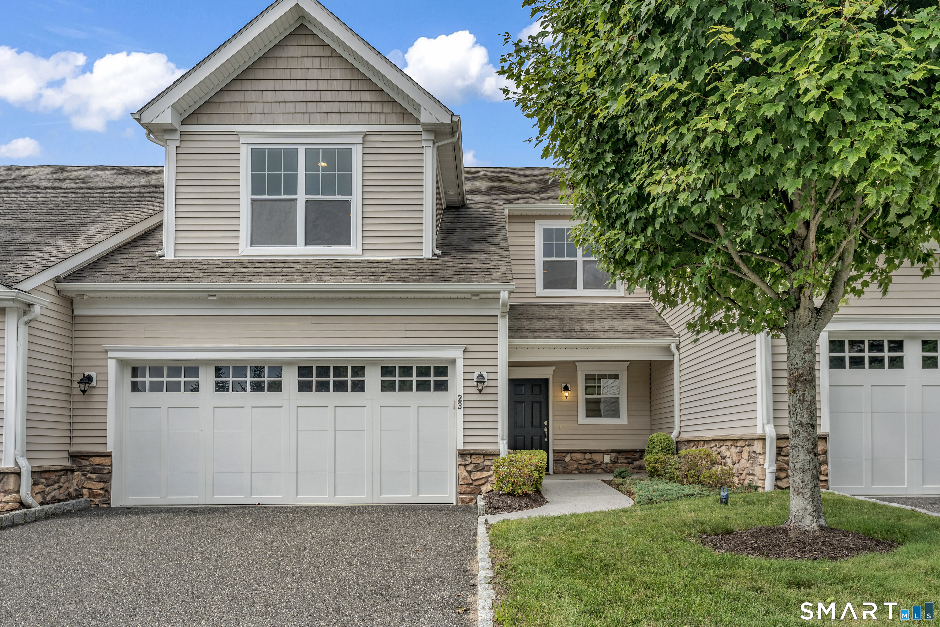 23 Woods Lane, 23, Newtown, CT 06470 | For Sale at $600,000