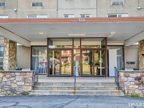  condo home for sale located at 120 Huntington Turnpike, 905, Bridgeport, CT 06610