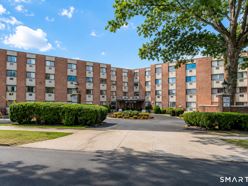  condo home for sale located at 1700 Broadbridge Avenue, c33, Stratford, CT 06614