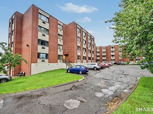  condo home for sale located at 1700 Broadbridge Avenue, c33, Stratford, CT 06614