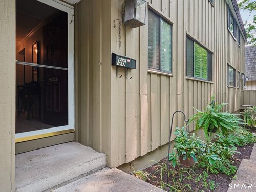  condo home for sale located at 96 Ledgebrook Drive, 96, Norwalk, CT 06854