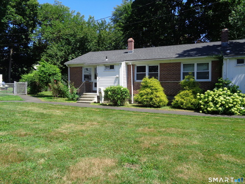  co-op home for sale located at 318 Stonybrook Road, Stratford, CT 06614