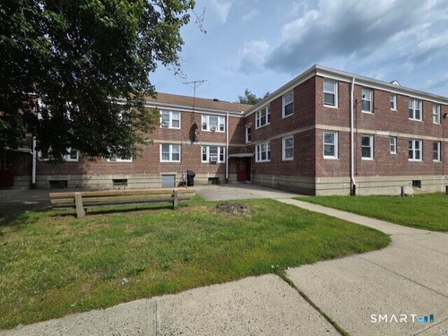  co-op home for sale located at 54 Canaan Court, 18, bldg 85, Stratford, CT 06614