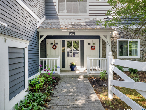 condo home for sale located at 202 Windgate Circle, e, Monroe, CT 06468