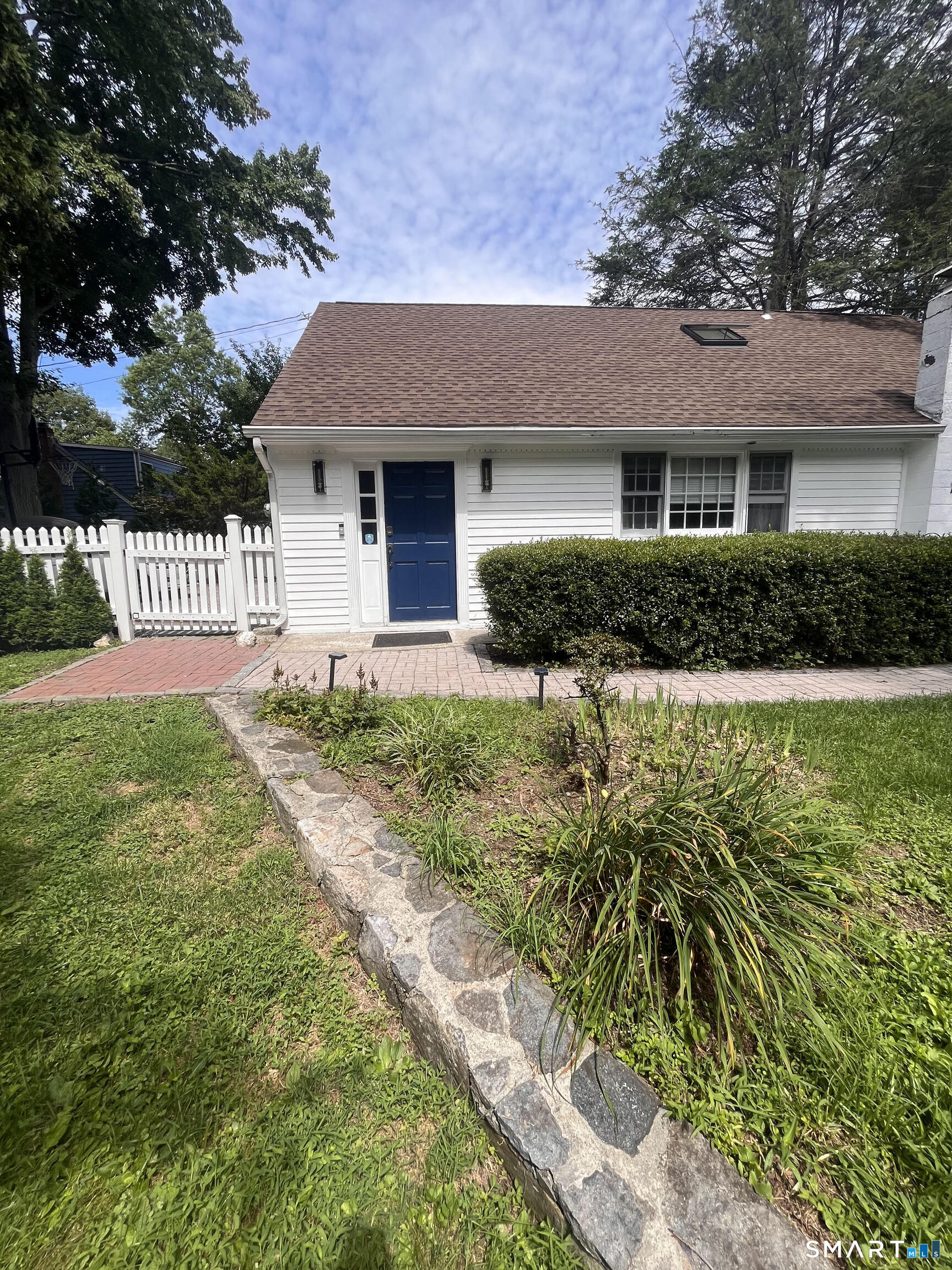 2196 North Benson Road, Fairfield, CT 06824 | For Sale at $915,000