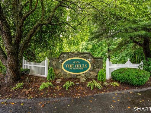  condo home for sale located at 215 Windgate Circle, e, Monroe, CT 06468
